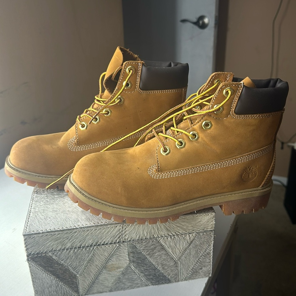 Timberland boots ( like new missing insoles